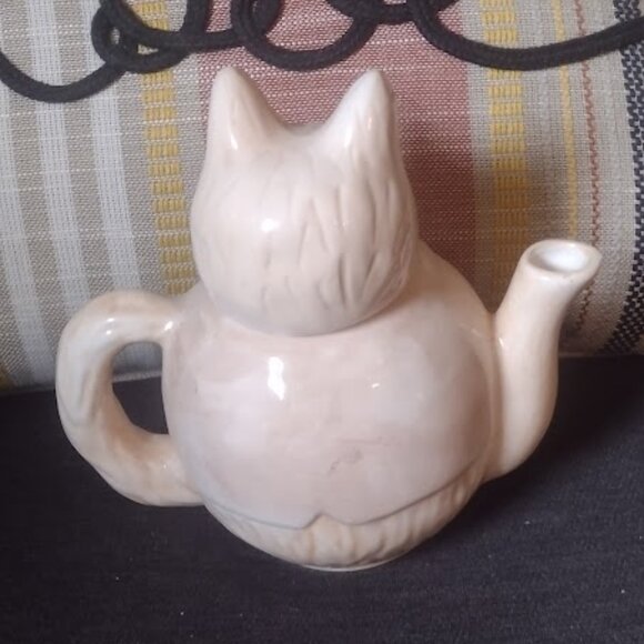 Vintage Fox Tea Pot Made by Albert E. Price Products - Picture 2 of 4